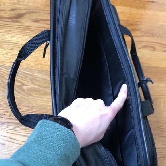 Genuine Leather Wilson’s Briefcase Never Used - Picture 7 of 16